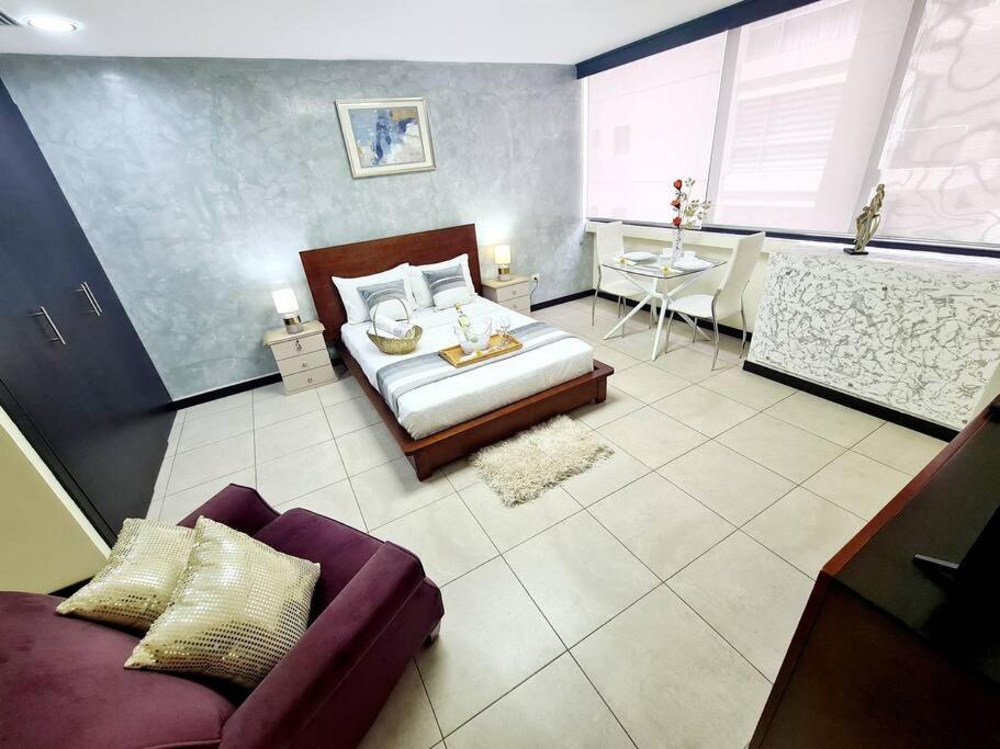 B&B Guayaquil - Habitacion Matrimonial Vista Rio junto Wyndham - Bed and Breakfast Guayaquil