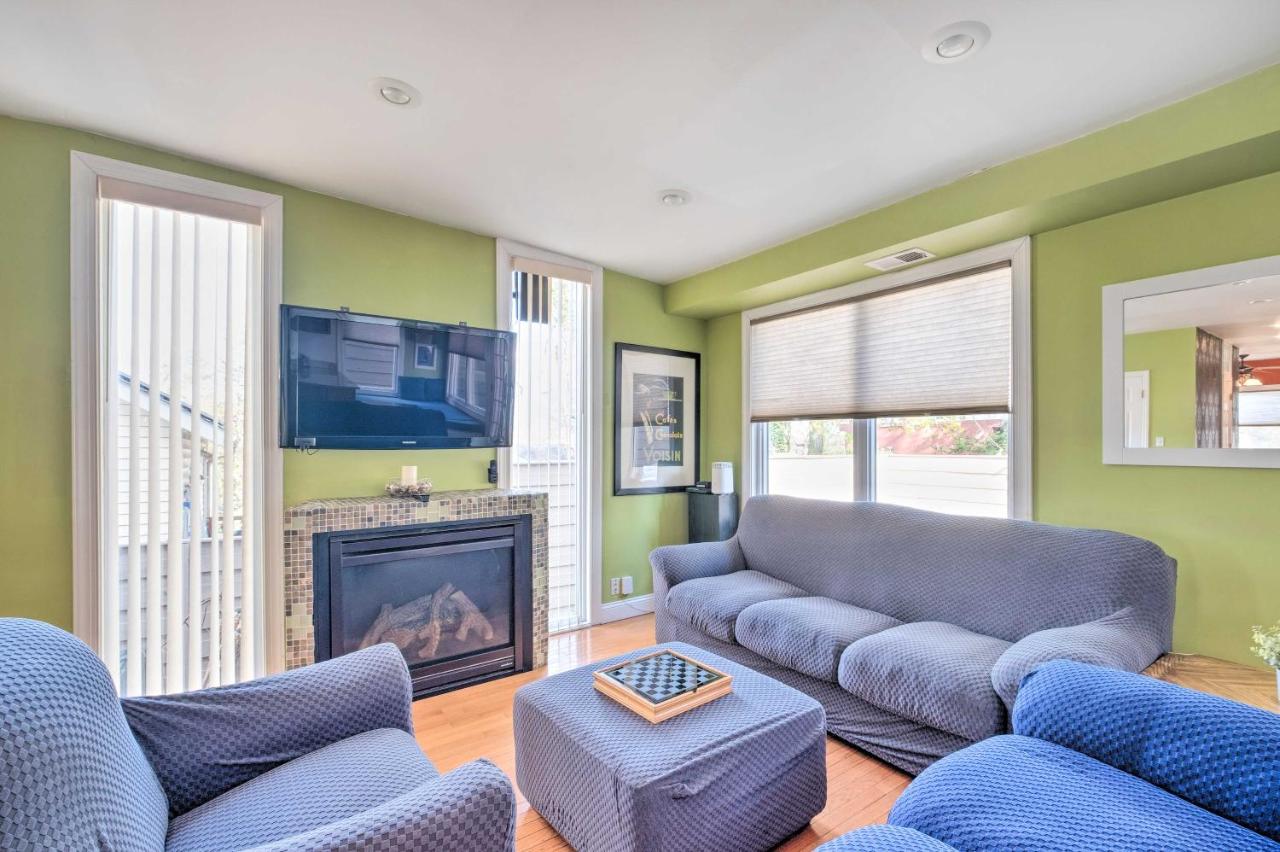 Ideally Located DC Home with Pool Table and Patio - B&B