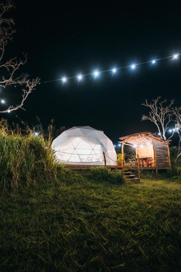 B&B Naalehu - Keola Retreat Luxury Camping Hawaii Glamping Dome with Outdoor Bathtub - Bed and Breakfast Naalehu