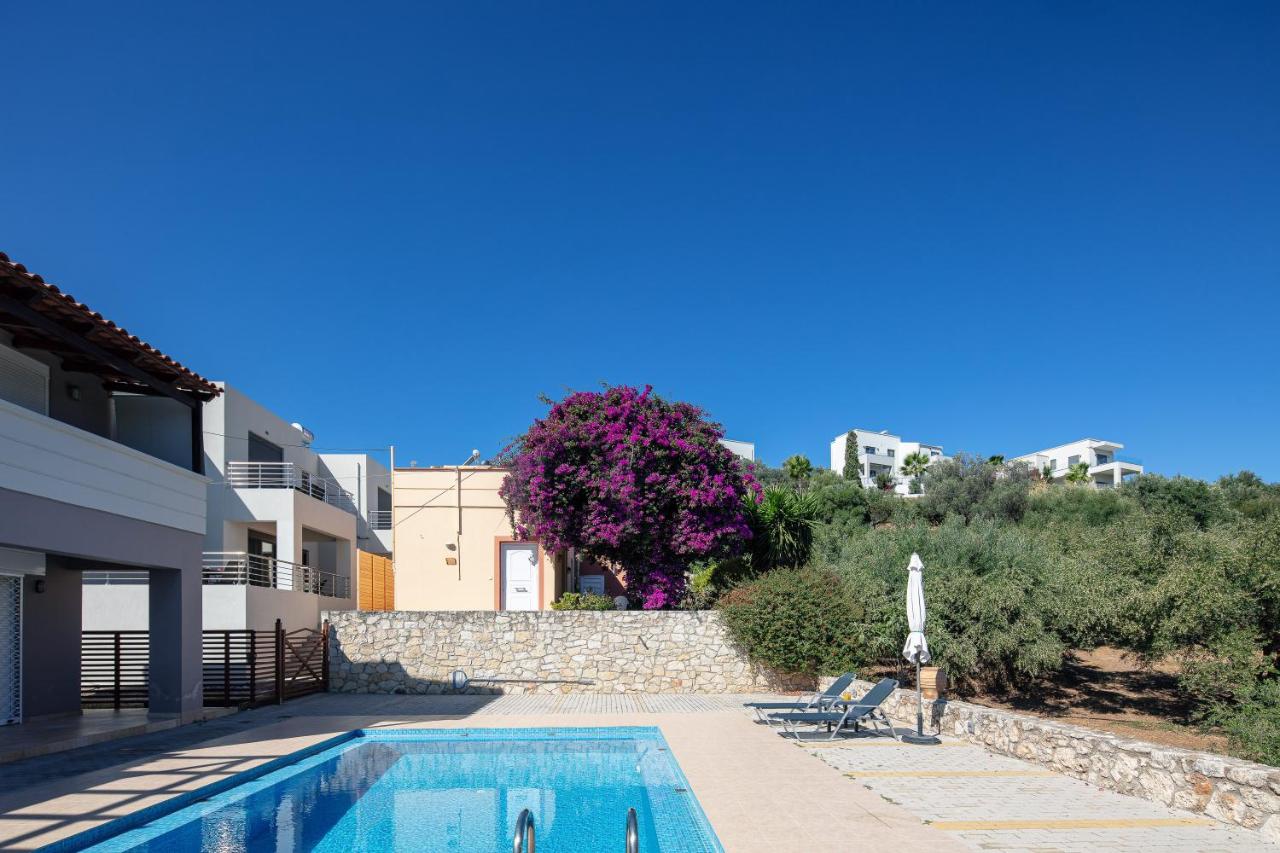 Greek Sky - New modern apartment with shared pool - B&B