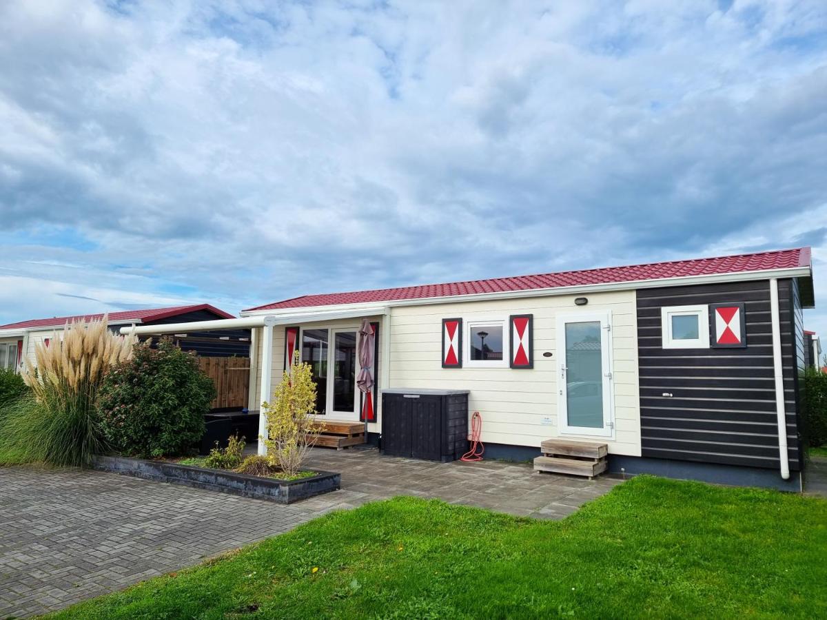 Chalet Serooskerke SE10 - Bed and Breakfast Serooskerke