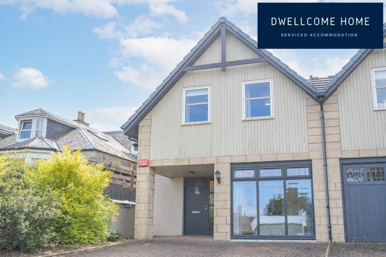 Free Driveway Parking for 2-3 vehicles, Outside LEZ Zone, 637 Mbps WIFI, Ideal for Long Term Contractor, etc Stays, Regular Housekeeping Option - Dwellcome Home Ltd 5 Double Bedroom 3 Bathroom House - See Our Site for Assurance - B&B Aberdeen