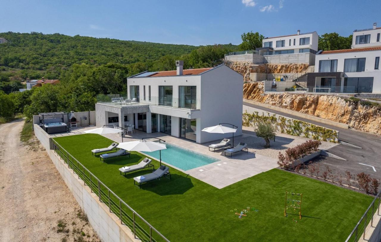 Villa Atrium with heated pool, sea view, jacuzzi, gym and sauna - Bed and Breakfast Labin