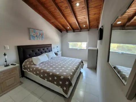 CORDOBA AEROPUERTO KEMPES QUORUM HOSPITAL ALLENDE PRIVADO Siglo XXI Universidad PASCAL Templo Mormon de Villa Belgrano - Chambres d'hôtes Córdoba