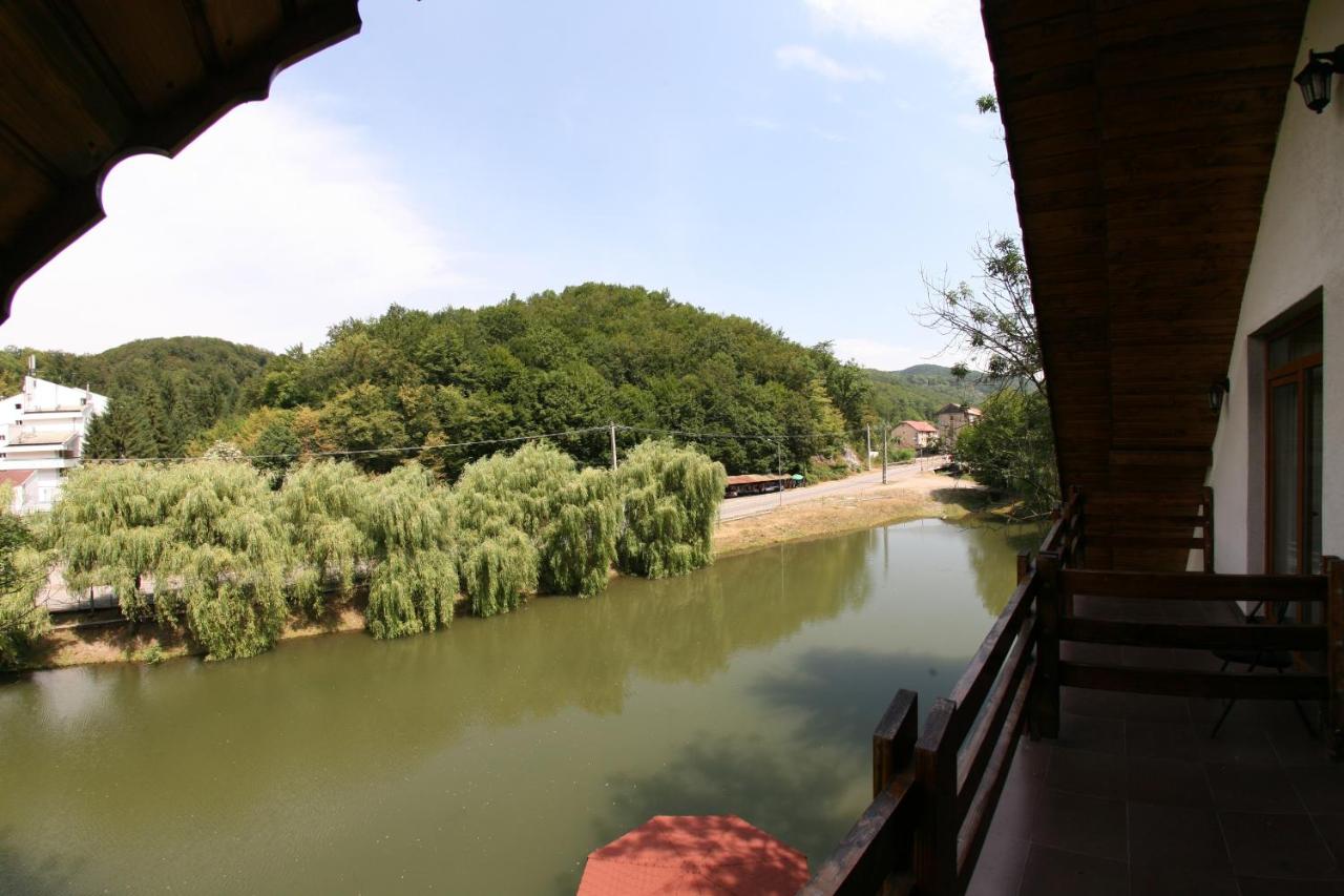 Habitación Triple con vistas al lago