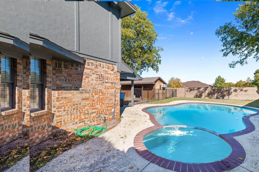 Pool & hot SPA & 5 bedroom 3 full bath - Chambres d’hôtes McKinney