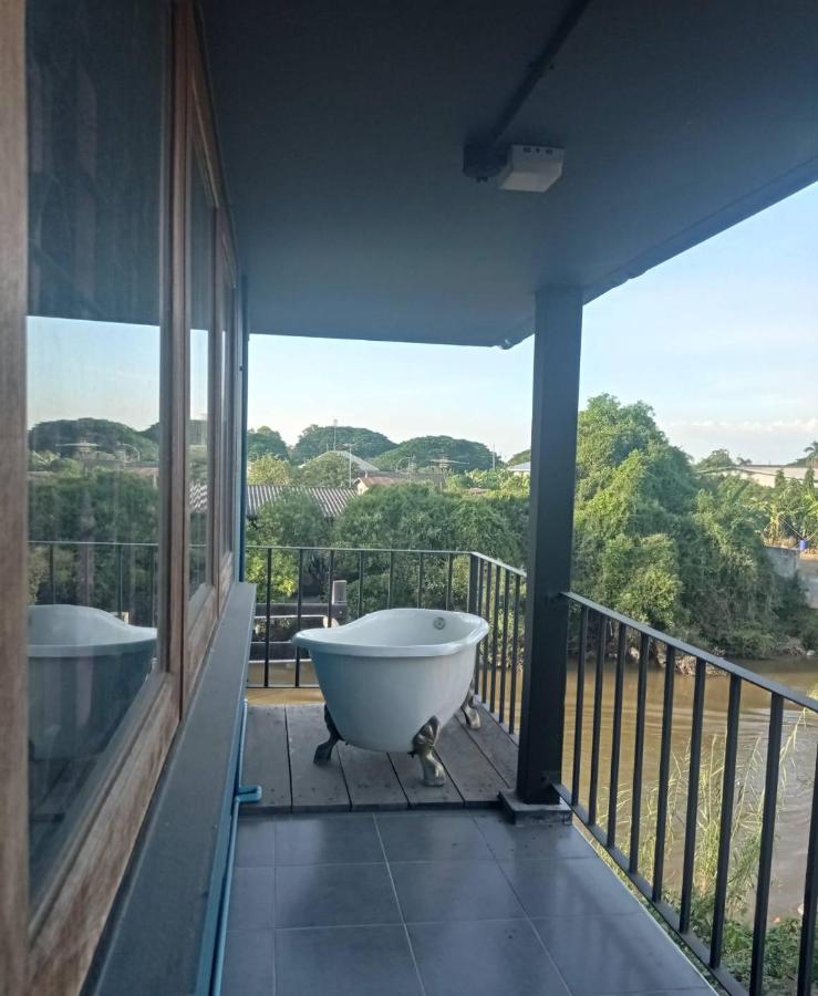 Kamer met Queensize Bed en Balkon