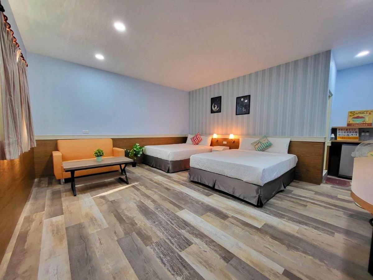 Deluxe Quadruple Room with Private Bathroom