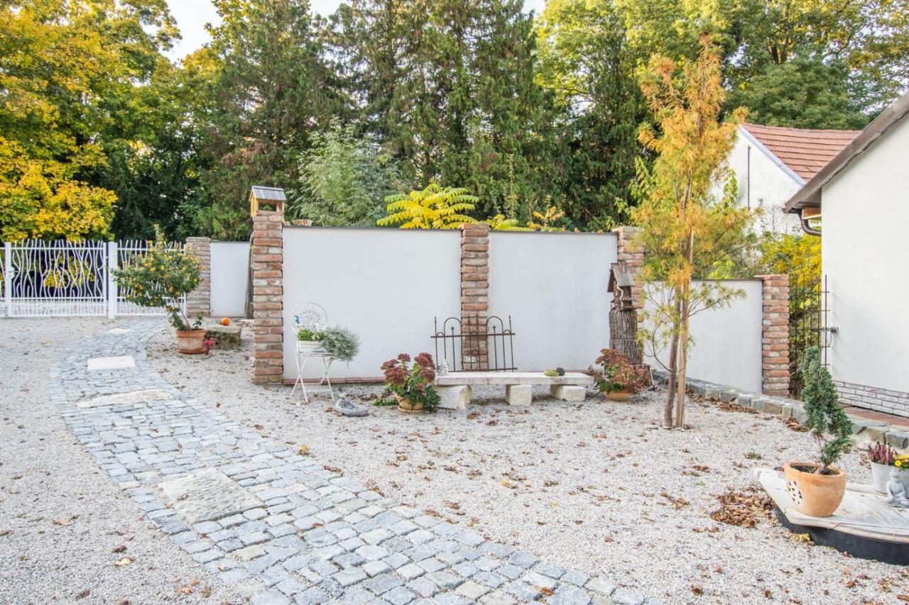 Apartmány Uprostřed zeleně - Ferienwohnung Lednice