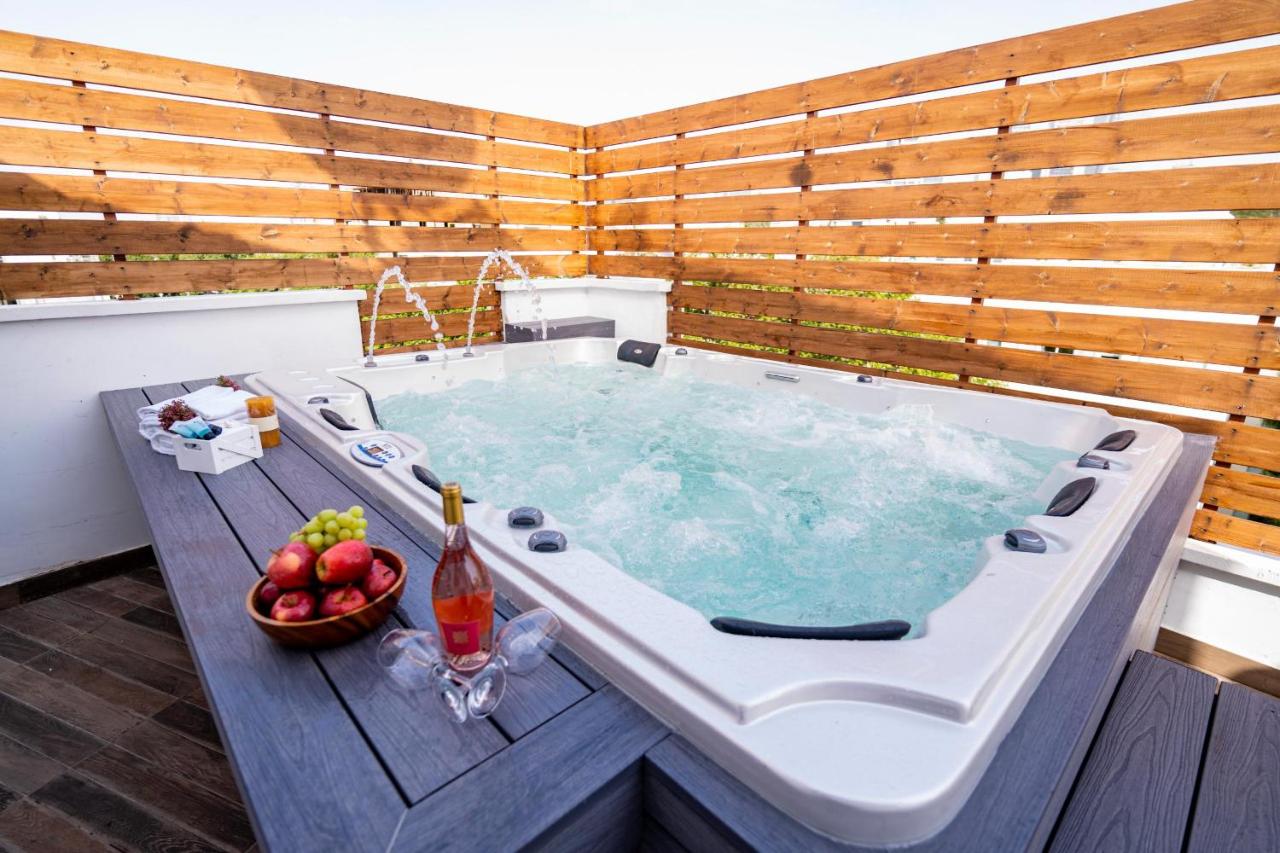 New Duplex 3 Bedroom with Jacuzzi - B&B