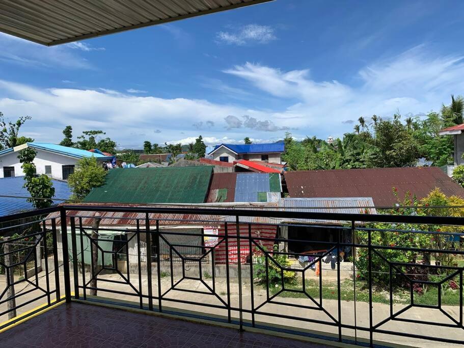 Entire Island home with HighSpeed Internet and gated parking - B&B Dapa