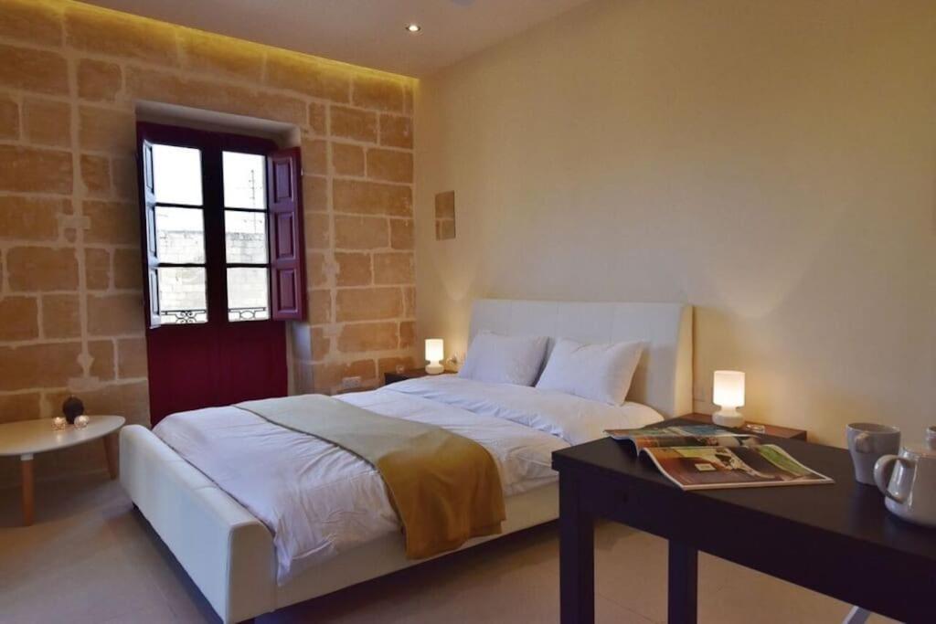 B&B Valletta - VALLETTASTAY - LUCKY STAR STUDIO APARTMENT 302 - Bed and Breakfast Valletta