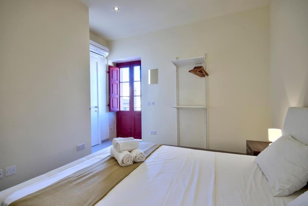 B&B La Valette - VALLETTASTAY - LUCKY STAR TWO BEDROOM APARTMENT 303 - Bed and Breakfast La Valette