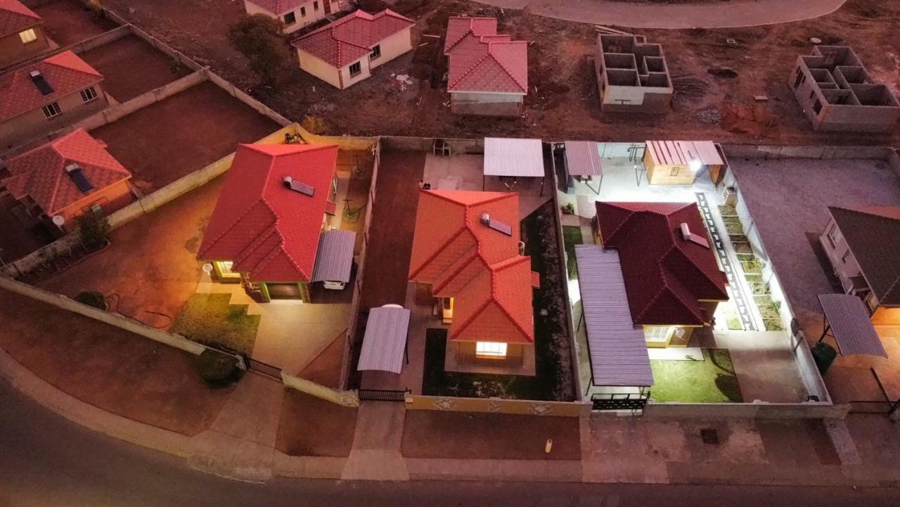 Rhino House with 3 bedrooms next to Pilanesberg and Sun City - Chambres d'hôtes Mogwase
