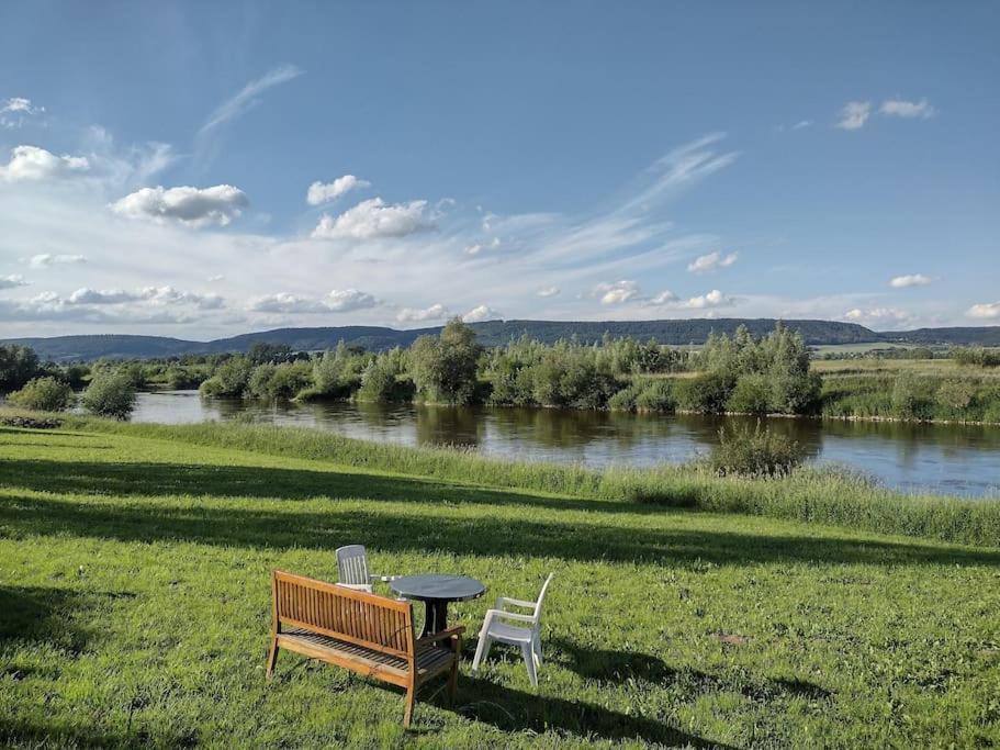 B&B Hessisch Oldendorf - Schöne Wohnung, direkt an der Weser, mit Kaminofen - Bed and Breakfast Hessisch Oldendorf