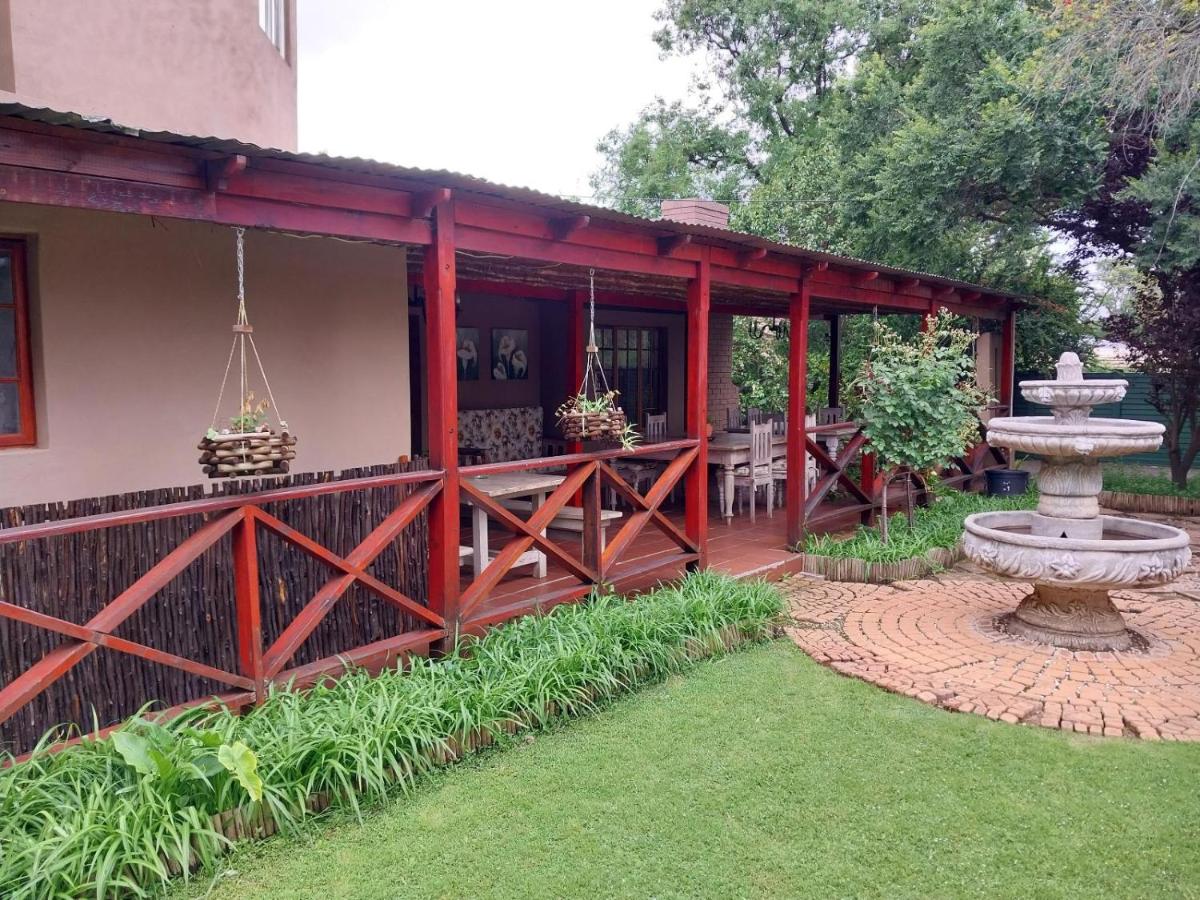 B&B Bloemfontein - Lily Guesthouse - Bed and Breakfast Bloemfontein