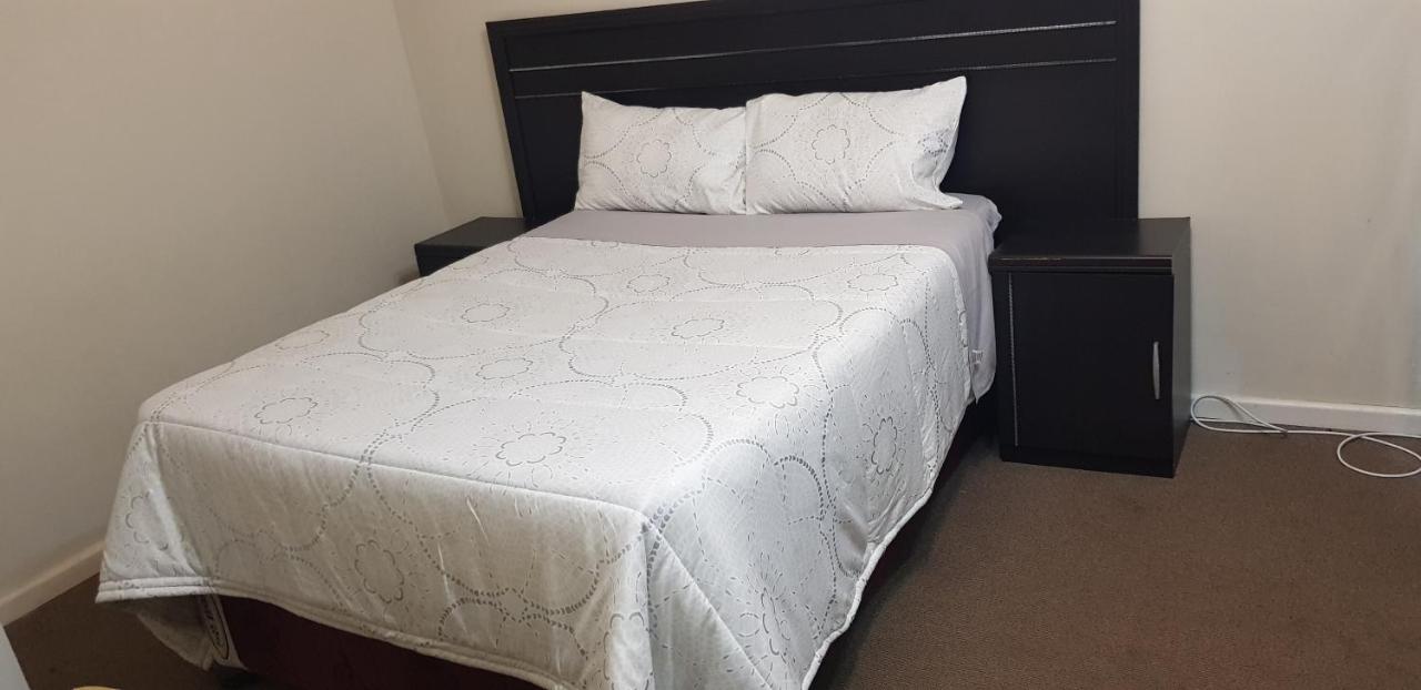 B&B Grahamstown - Neat Haven Self Catering - Bed and Breakfast Grahamstown