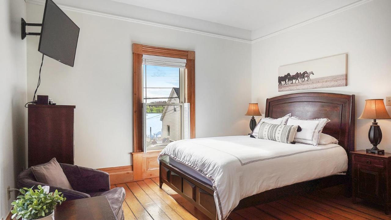 Superior Queen Room with Sea View - Main Floor