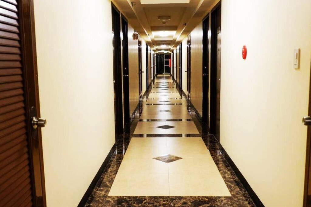 Italian Inspired Tropical-Themed Studio Condo - B&B Davao