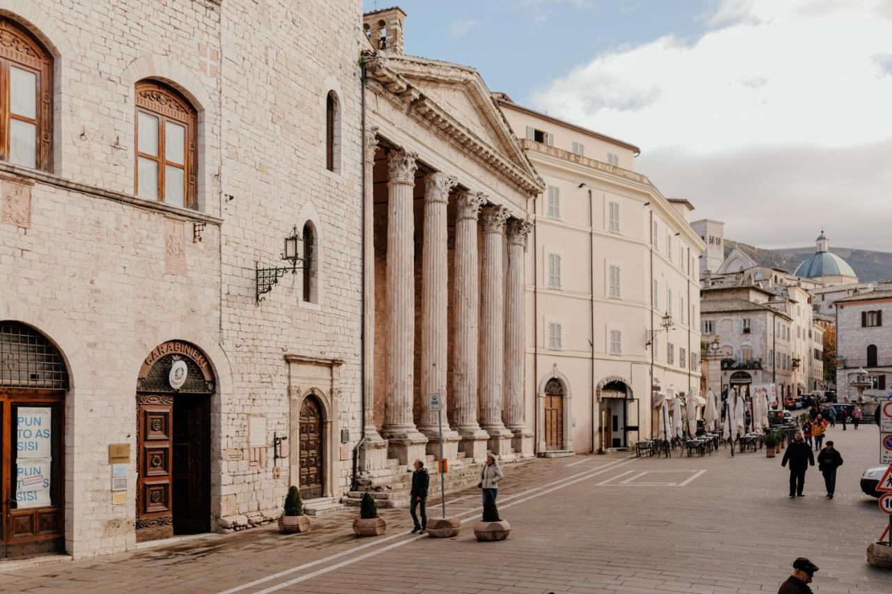 Sotto gli affreschi del 1800 con colazione inclusa - Chambres d'hôtes Assise