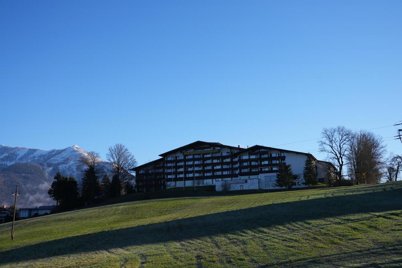 Apartment with Mountain View