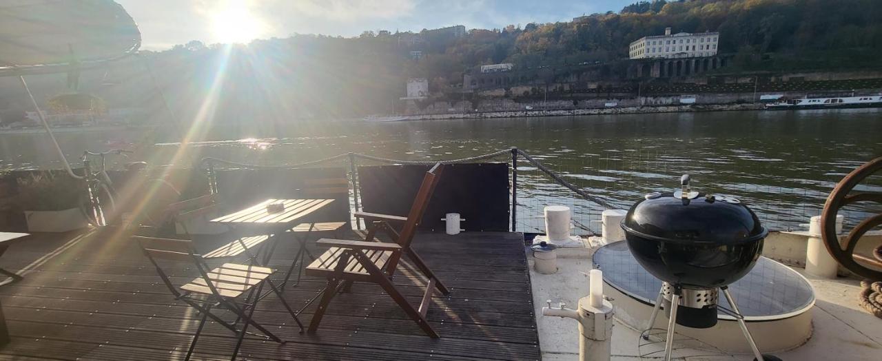 Appartement dans Péniche atypique et idyllique à Confluence - B&B