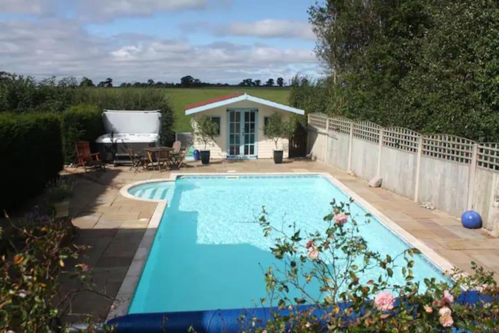 B&B Newport - The Owl House with private hot tub - Bed and Breakfast Newport
