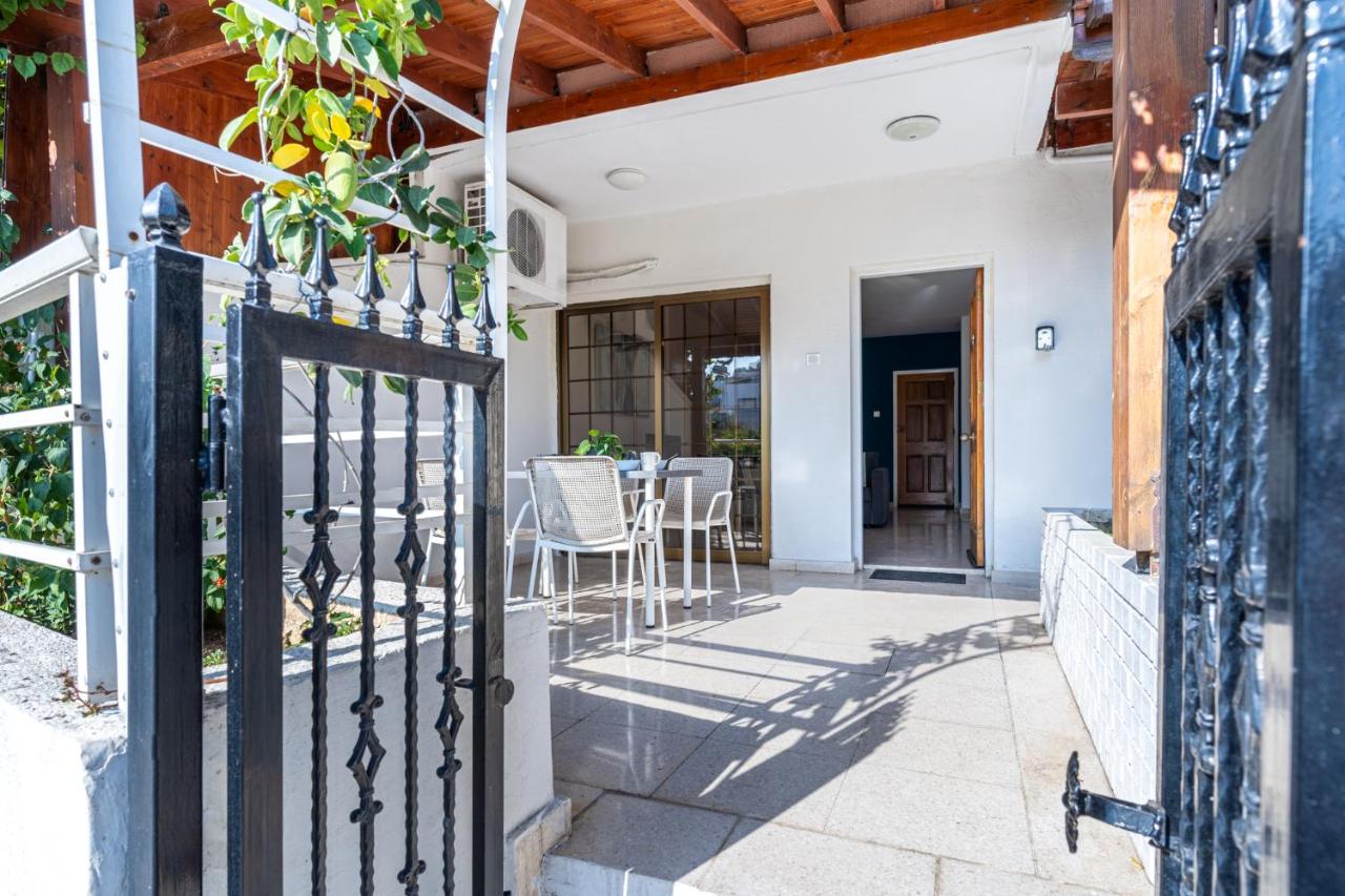 Azure 2-BR W/Terrace in Larnaca - B&B