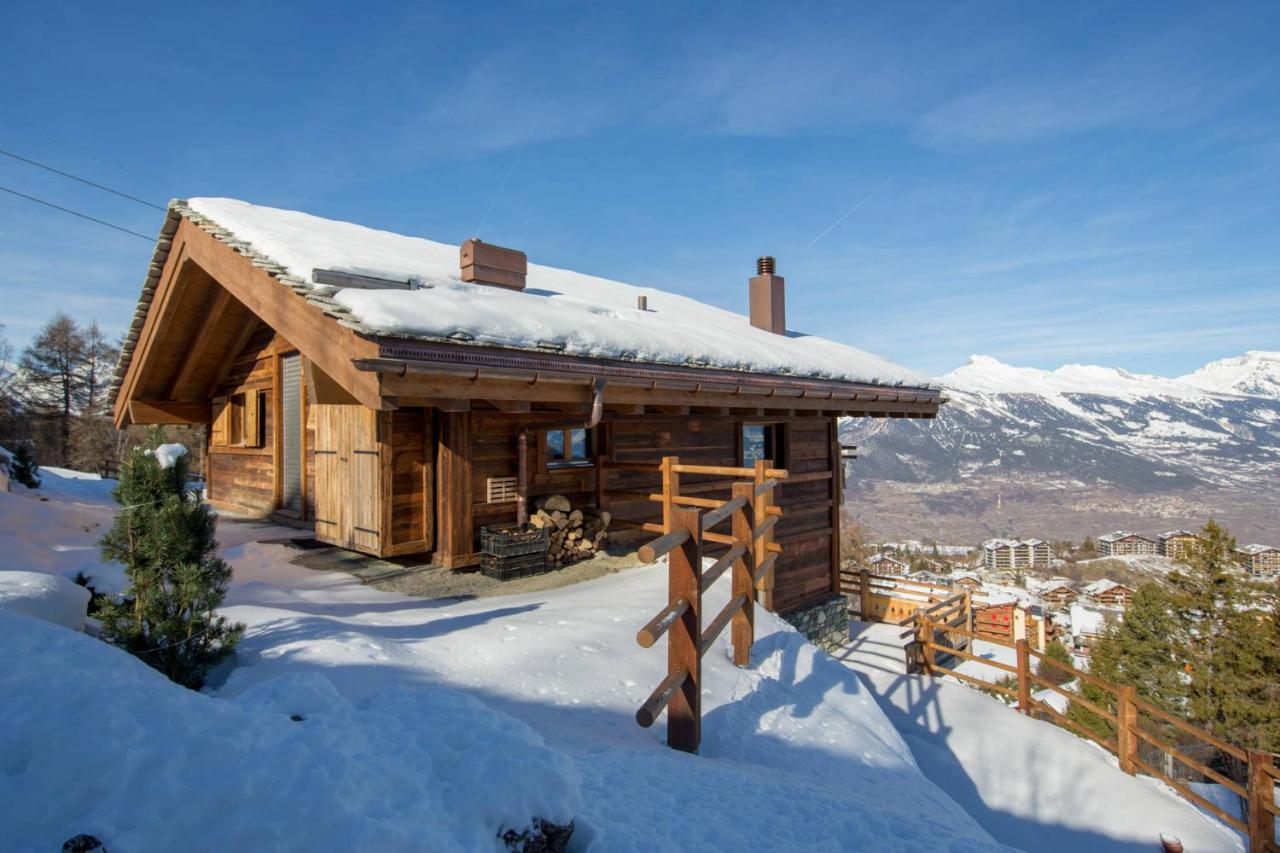 Oak Tree Chalet - on the ski slope - luxury! - B&B