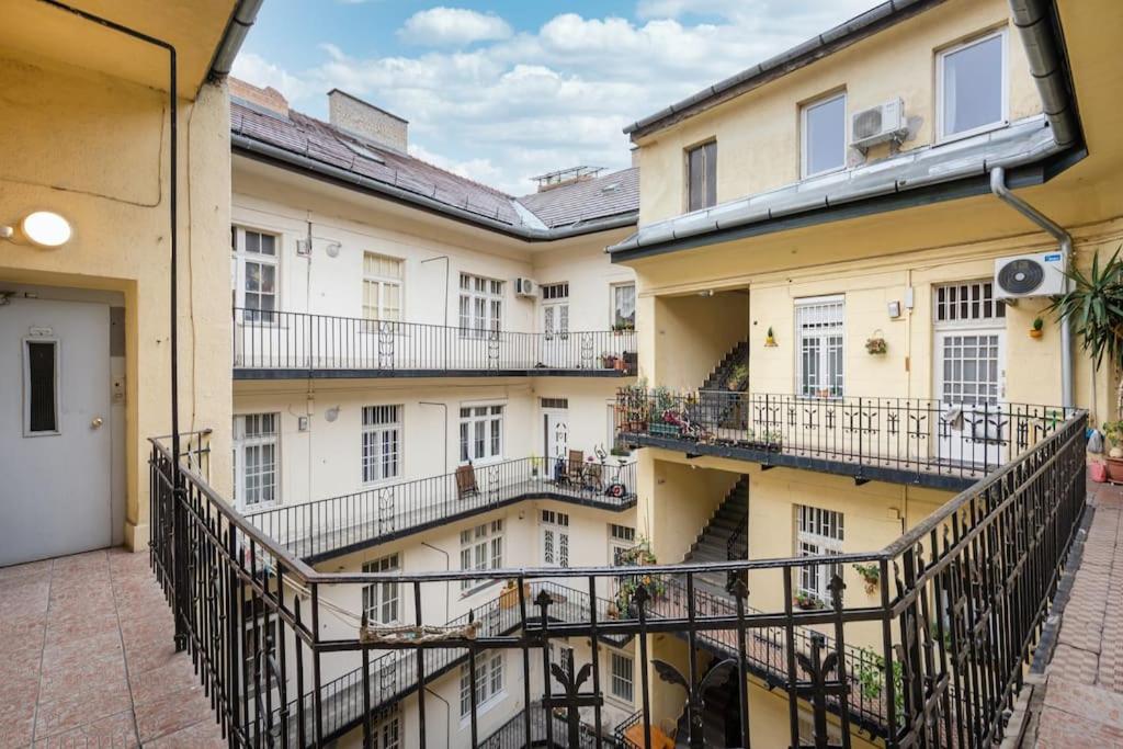 East Side Living Apartment - B&B Budapest