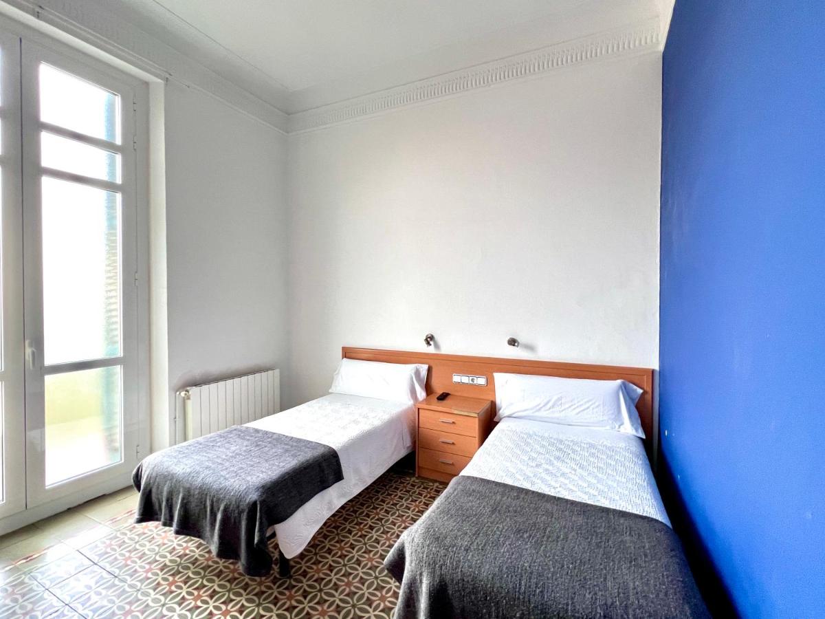 Chambre Lits Jumeaux avec Salle de Bains Commune