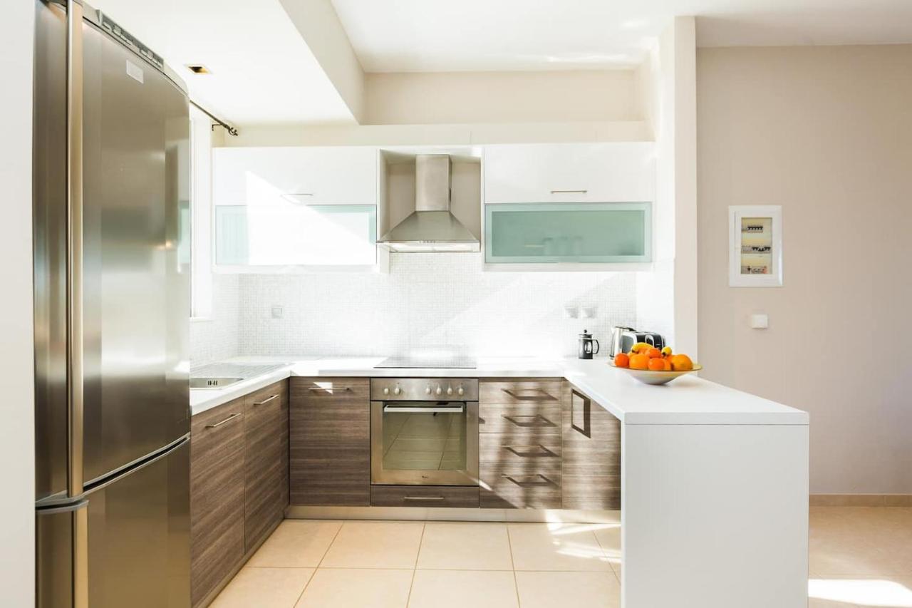 Gabriel apartment with a shared pool close to the beach - B&B Chorafakia