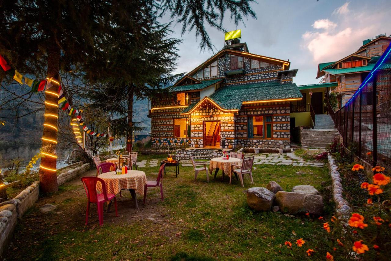 Tales N Trails - B&B