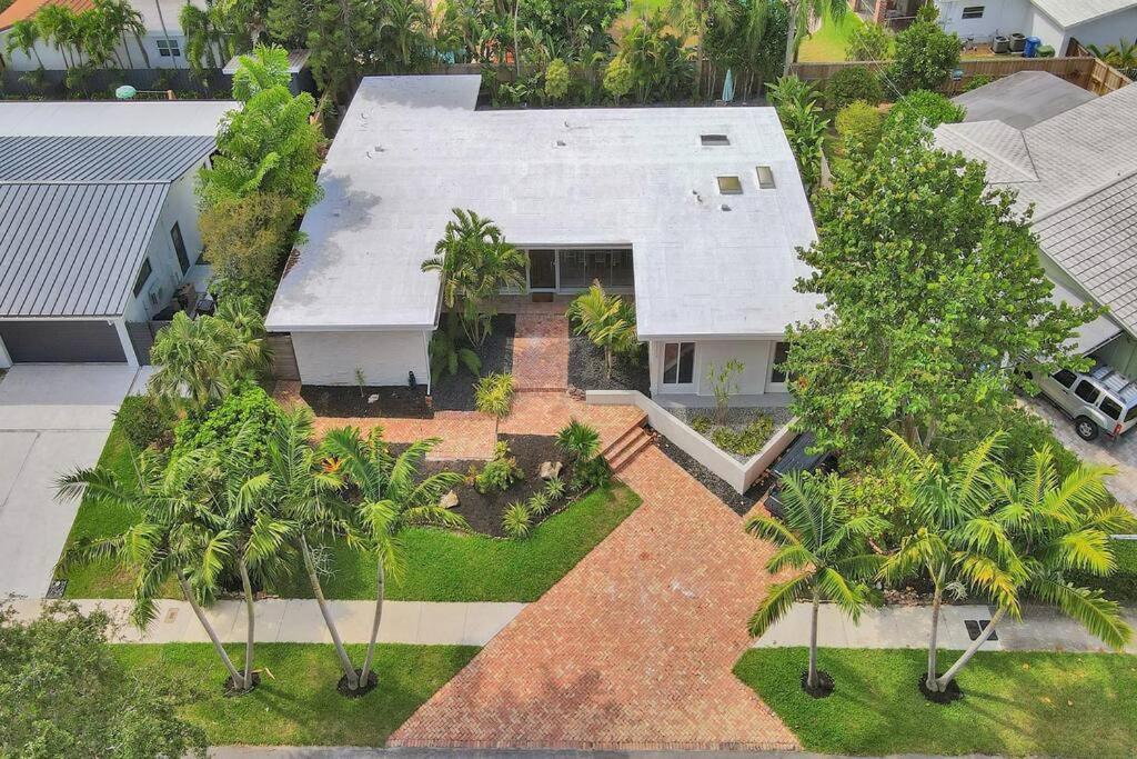 Brand New! Heated Pool, Golf Cart, Next to Beach - B&B Fort Lauderdale