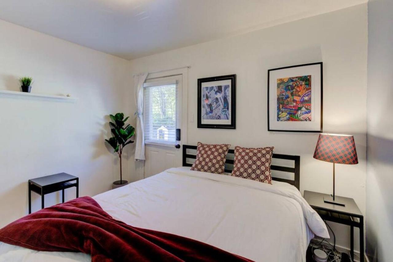 B&B Memphis - Gated Cottage Walking Distance to Overton Square - Bed and Breakfast Memphis