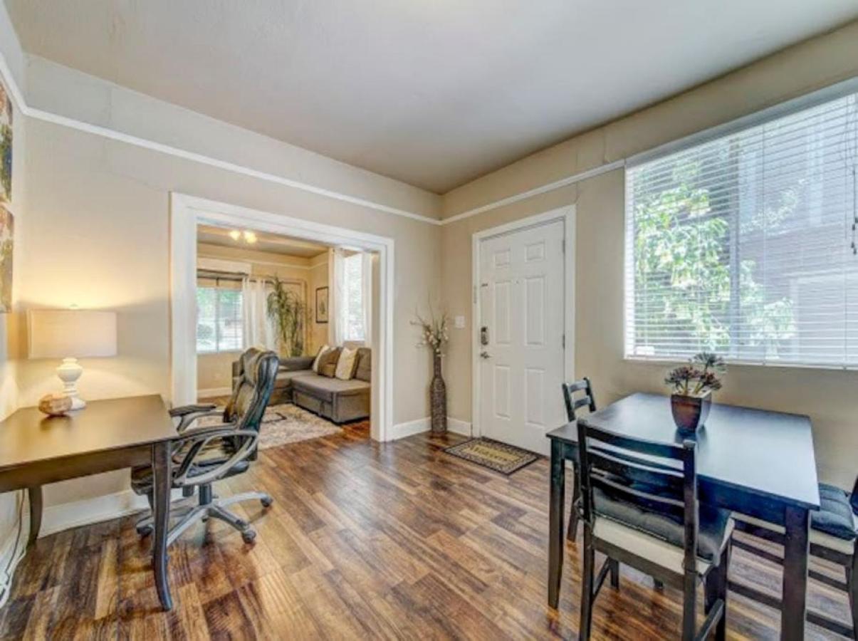 Perfect Location Walking Distance to Everything - B&B Sacramento