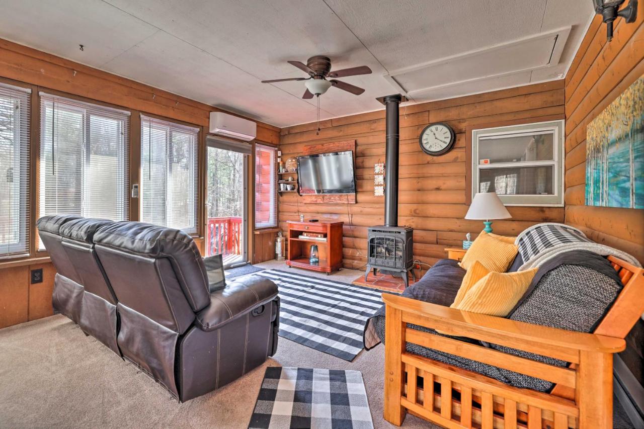 Hike and Ski Log Cabin in East Stroudsburg! - B&B