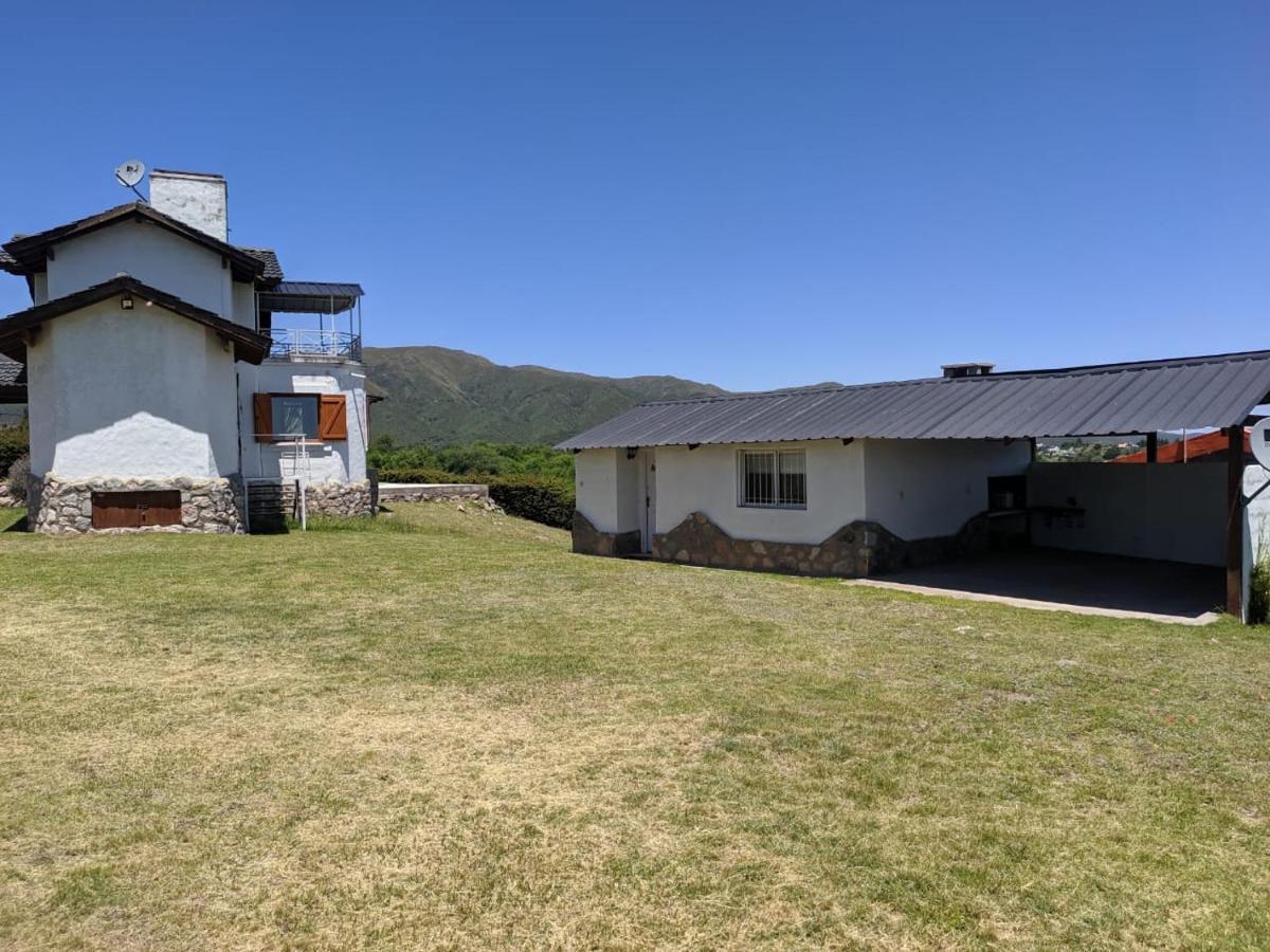 Casa de huéspedes con pileta. - B&B Villa Giardino