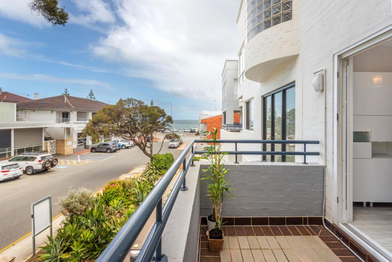 B&B Perth - Cottesloe Waters Edge Apartment - Bed and Breakfast Perth