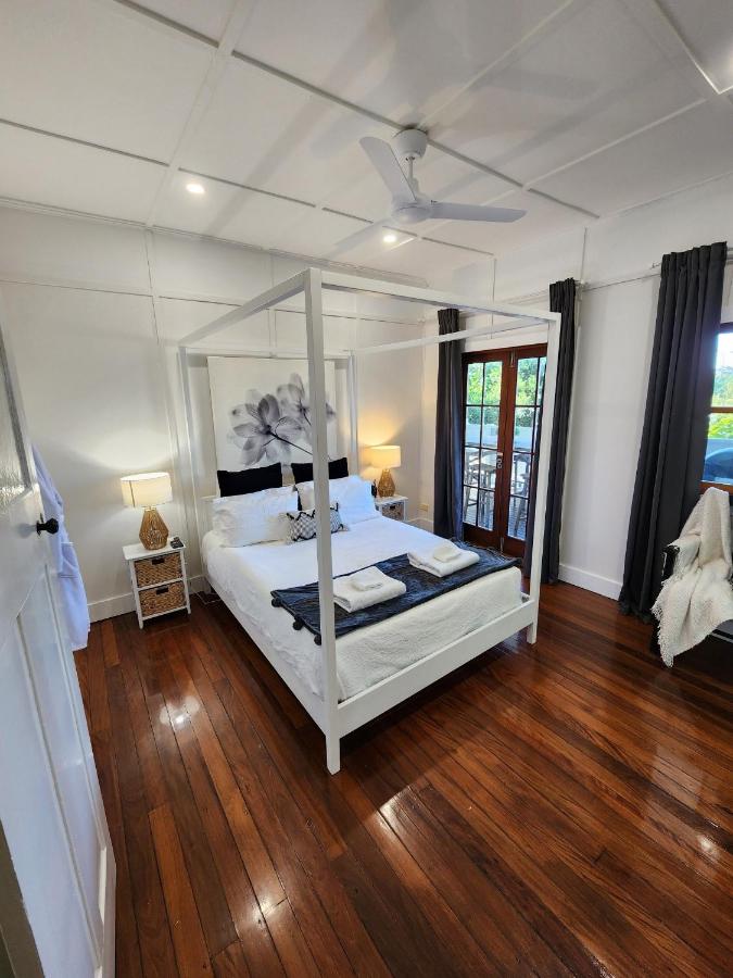 Stunning 4 Bedroom Beach House - Dicky Beach Original - B&B Caloundra