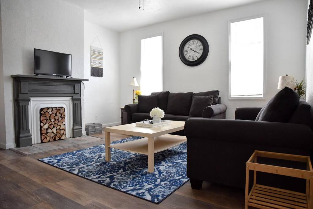 Stunning Big Home Near Downtown North Shore & More - Chambres d’hôtes Pittsburgh