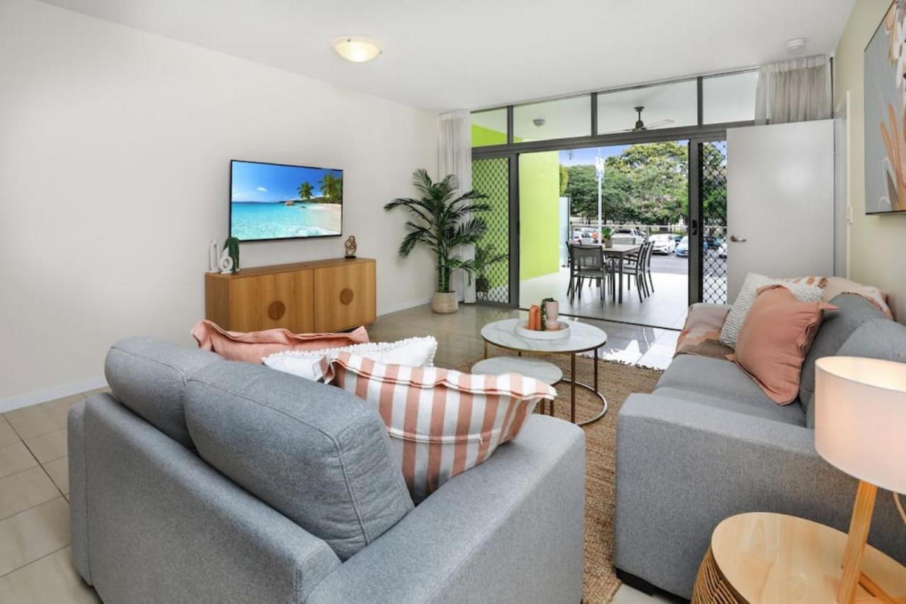 B&B Cairns - Stylish Park View City Apartment 103 - Bed and Breakfast Cairns