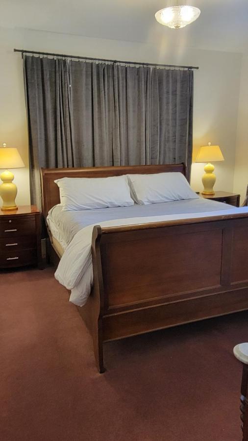 Estudio con cama extragrande
