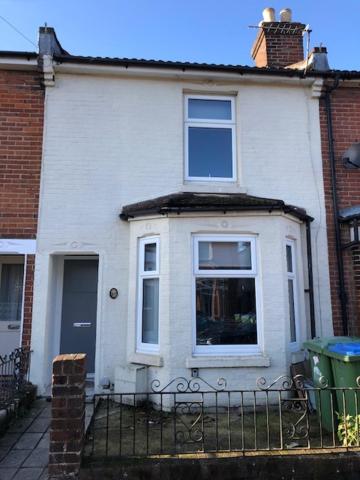 Three Bedroom City Home with Garden - Bed and Breakfast