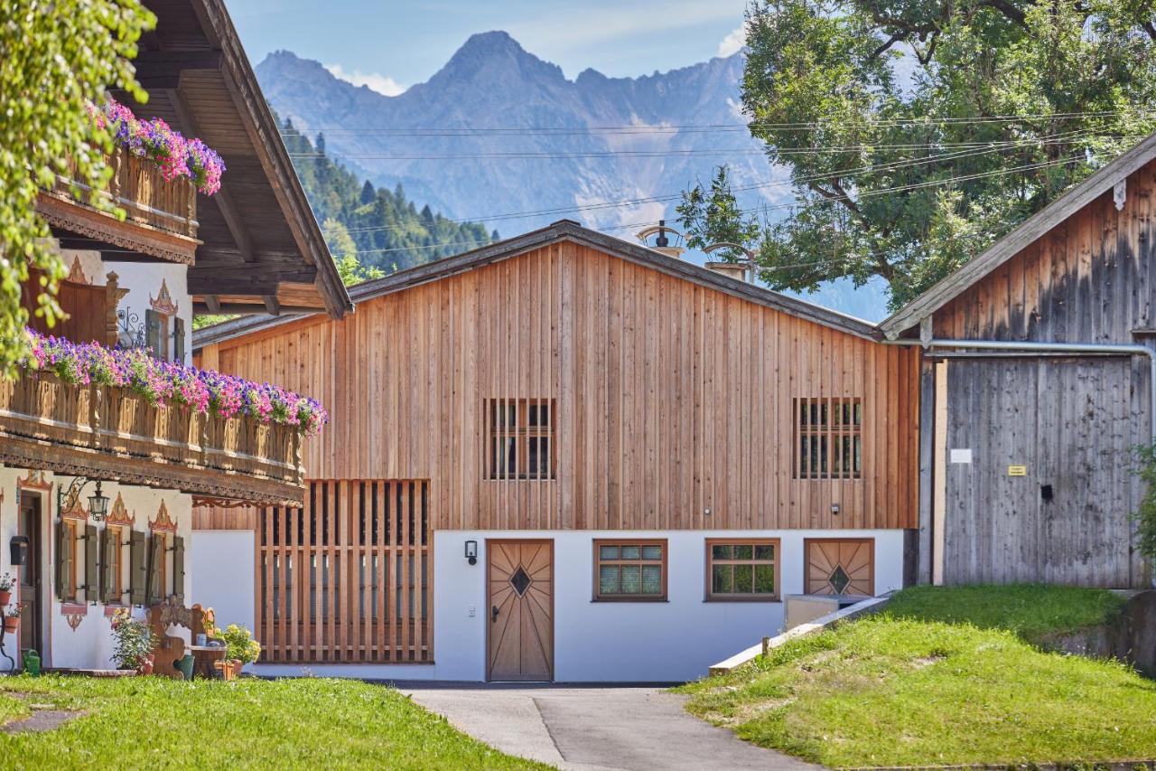 Apartment with Mountain View