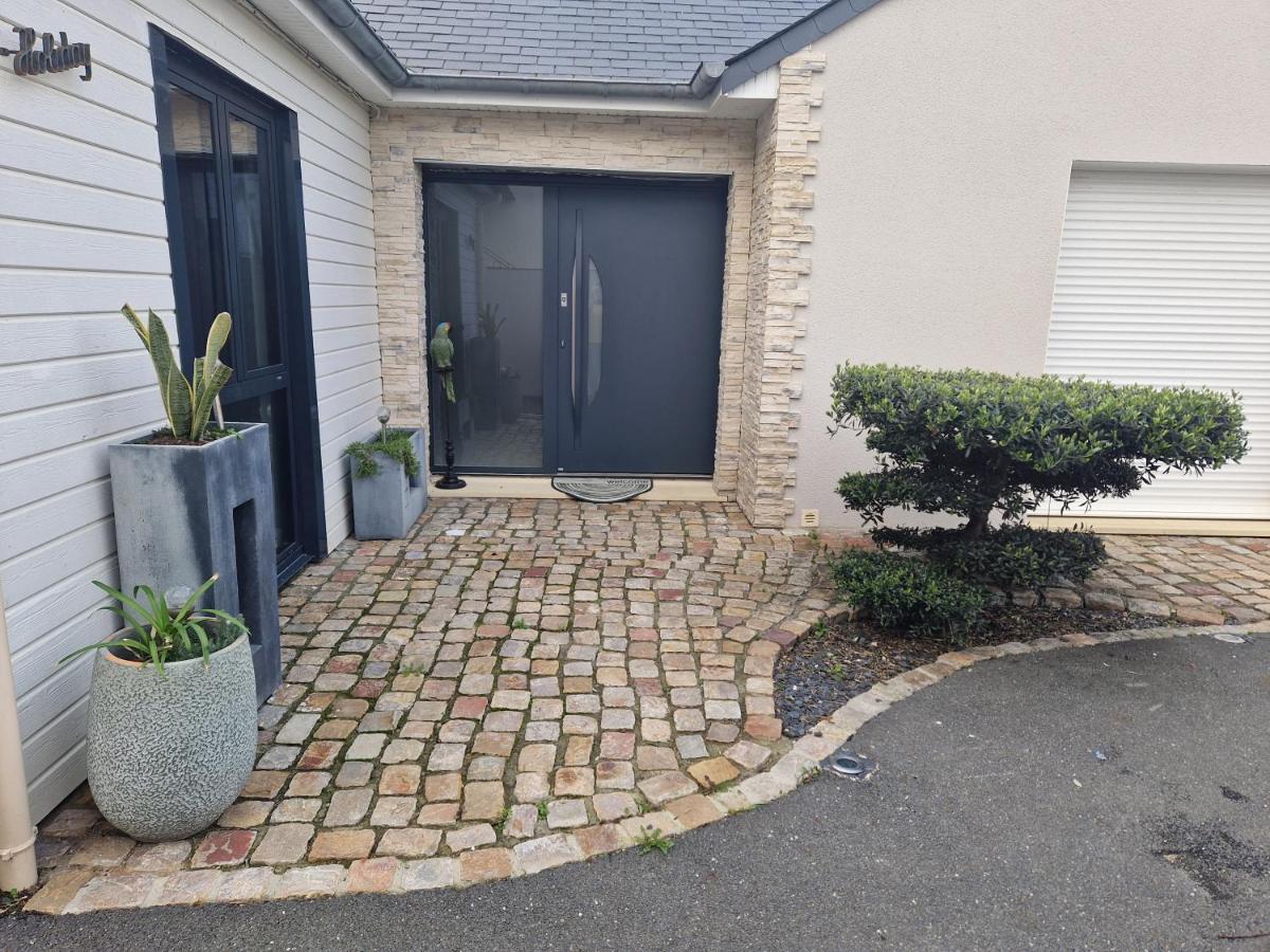 Villa Poppies Holiday Charme et Luxe 14 Pers SPA Privé Jardin Clos 300 m Plage du Débarquement à Pied Mer Familles Groupes EVG Baby-foot Ouistreham - Bed and Breakfast Ouistreham