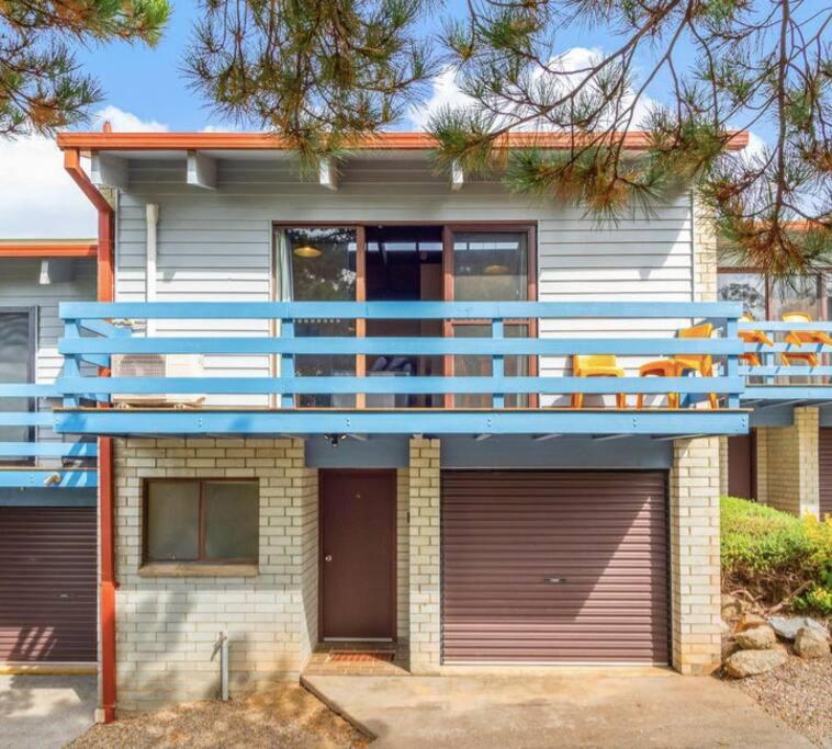 B&B Jindabyne - Jindang House - Spacious Three Bedroom Townhouse - Bed and Breakfast Jindabyne