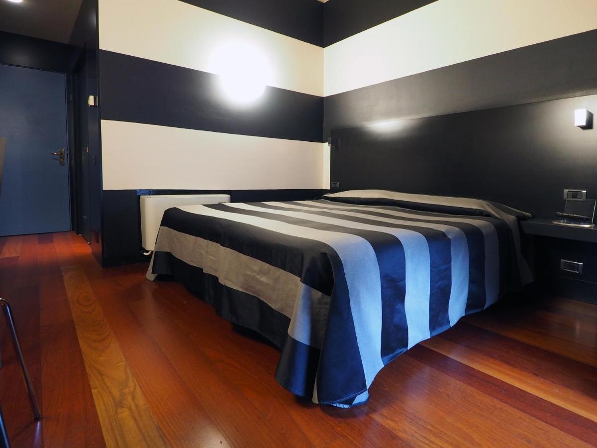 Turin Hotel Lancaster room