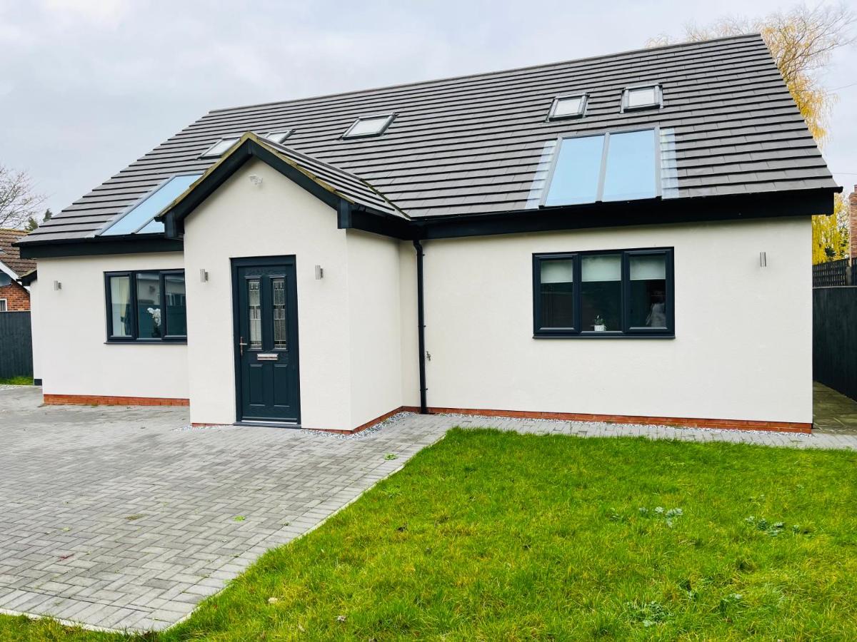 4-Bedroom Cottage in Healing, Grimsby - Ferienwohnung