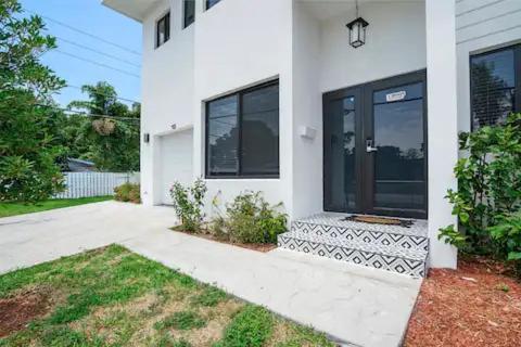 B&B Fort Lauderdale - New Townhome near Wilton/Las Olas/Beach - Bed and Breakfast Fort Lauderdale